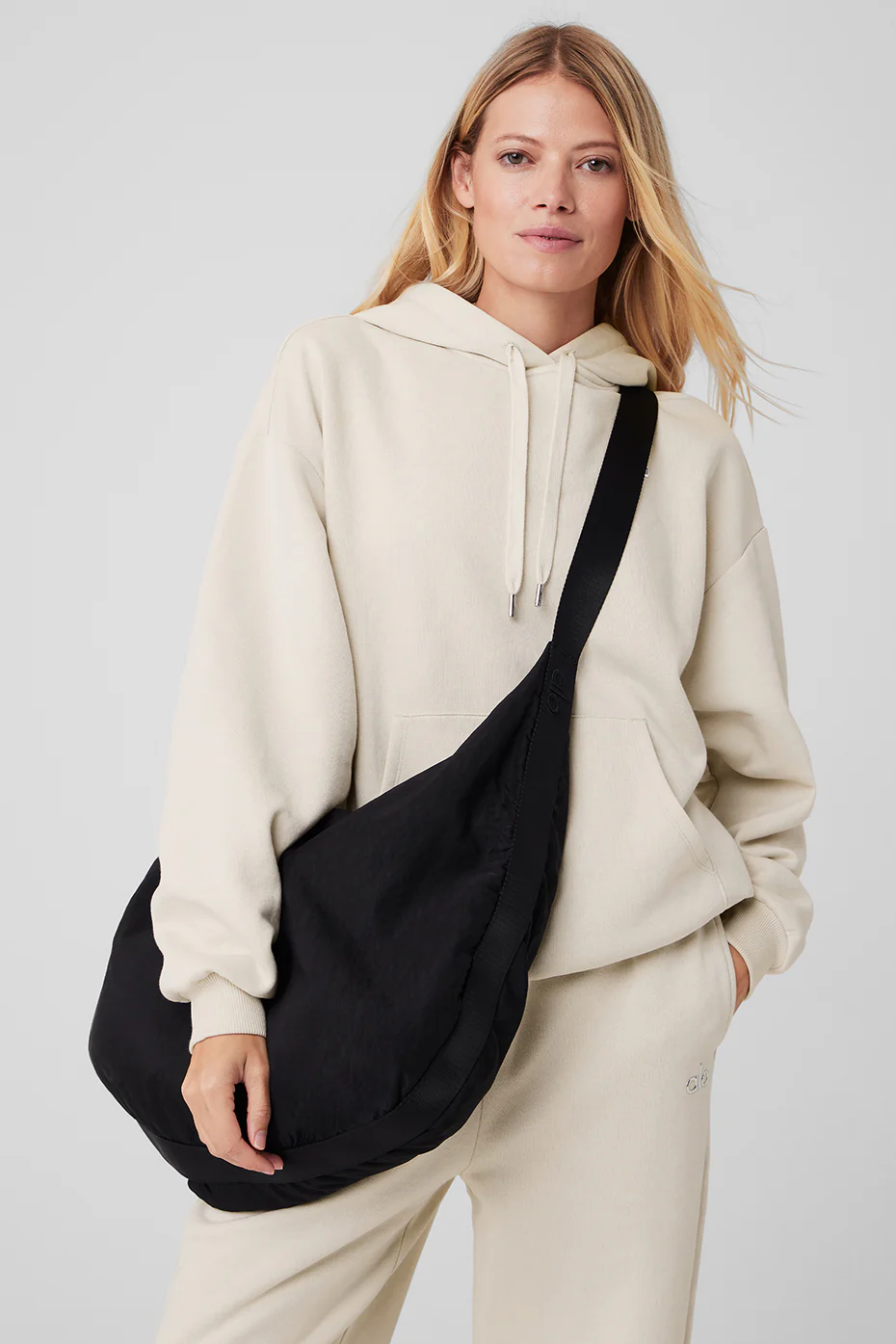 Alo Yoga Om The Go Gym Sling Bag – Black online