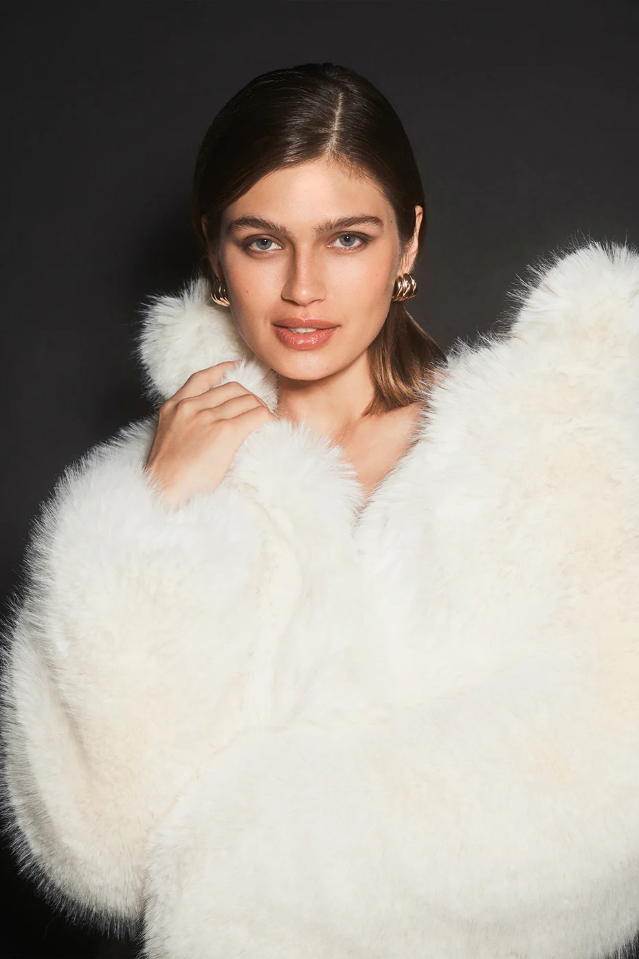 Alo Yoga Opulent Faux Fur Cropped Jacket - Ivory Alo Yoga Opulent Faux Fur Cropped Jacket – Ivory online