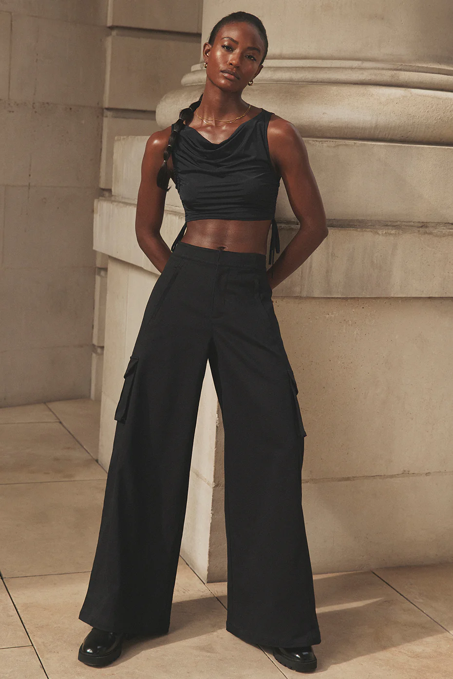 Alo Yoga Wide Leg Cargo Show Off Trouser – Black online