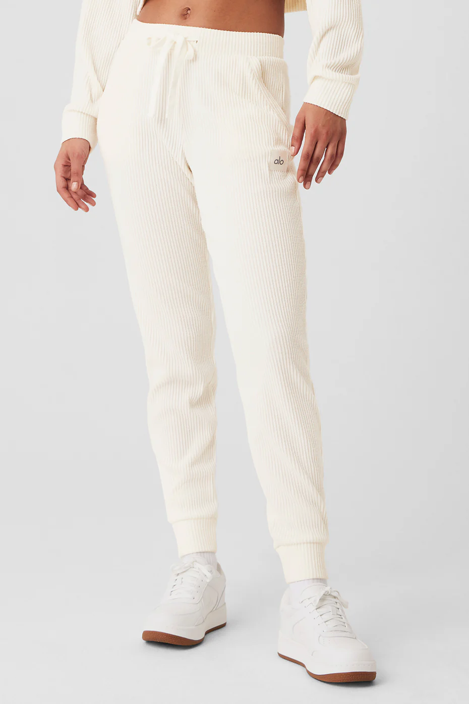 Alo Yoga Muse Sweatpant - Ivory Alo Yoga Muse Sweatpant – Ivory online