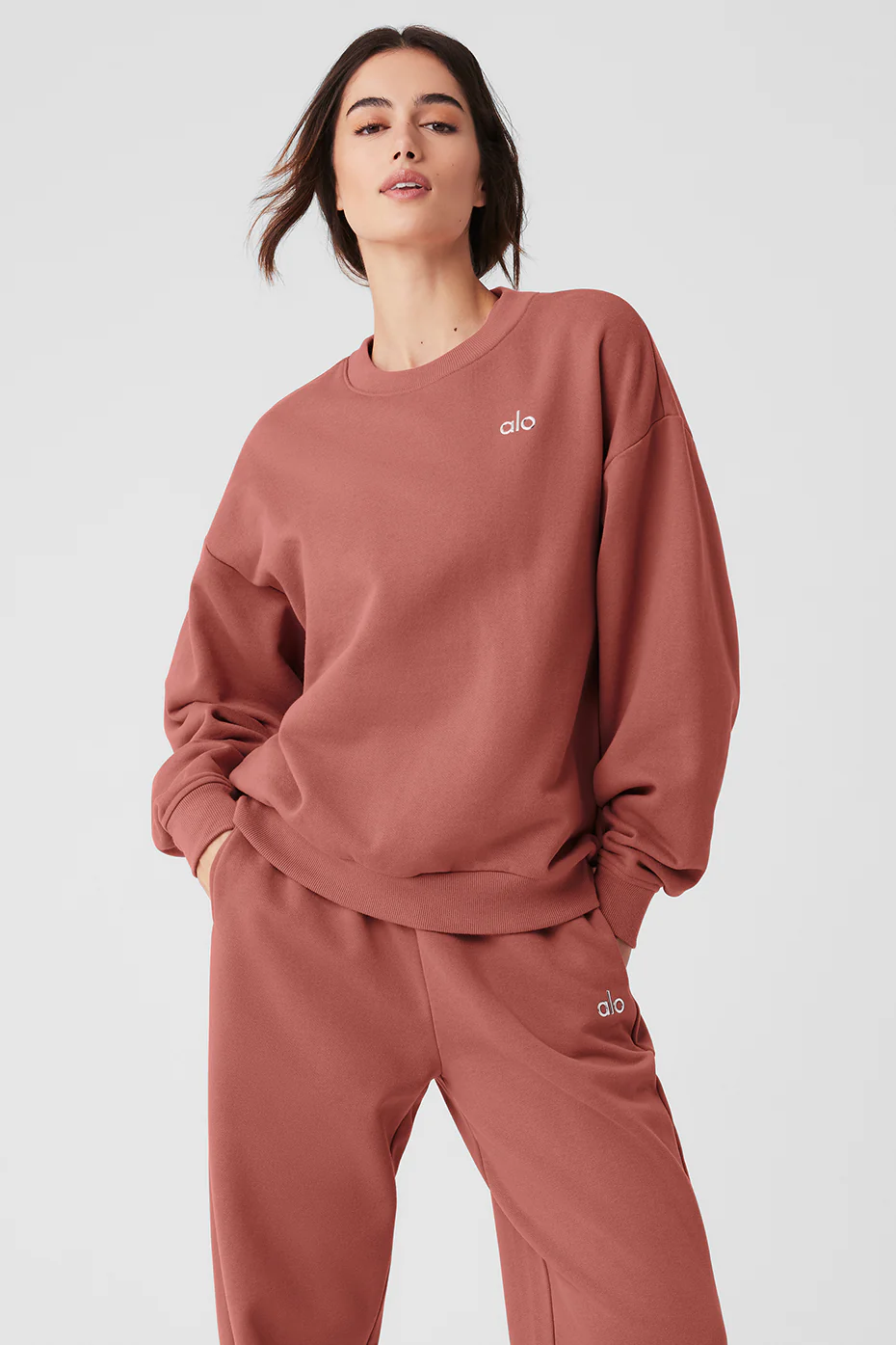 Alo Yoga Accolade Crew Neck Pullover – Soft Terracotta online